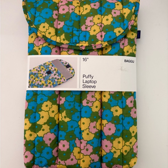 NWT BAGGU Puffy 16” Laptop Sleeve - Flowerbed - Picture 3 of 14